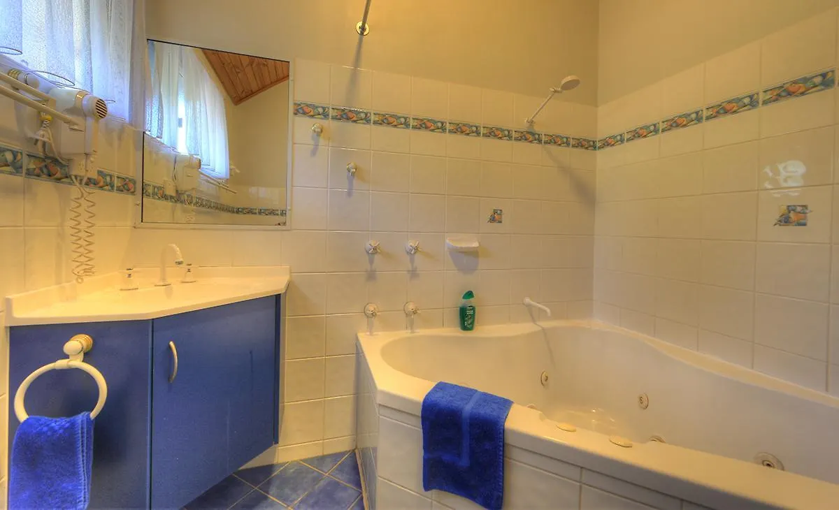 Sunlover Lodge Kinka Beach Motel